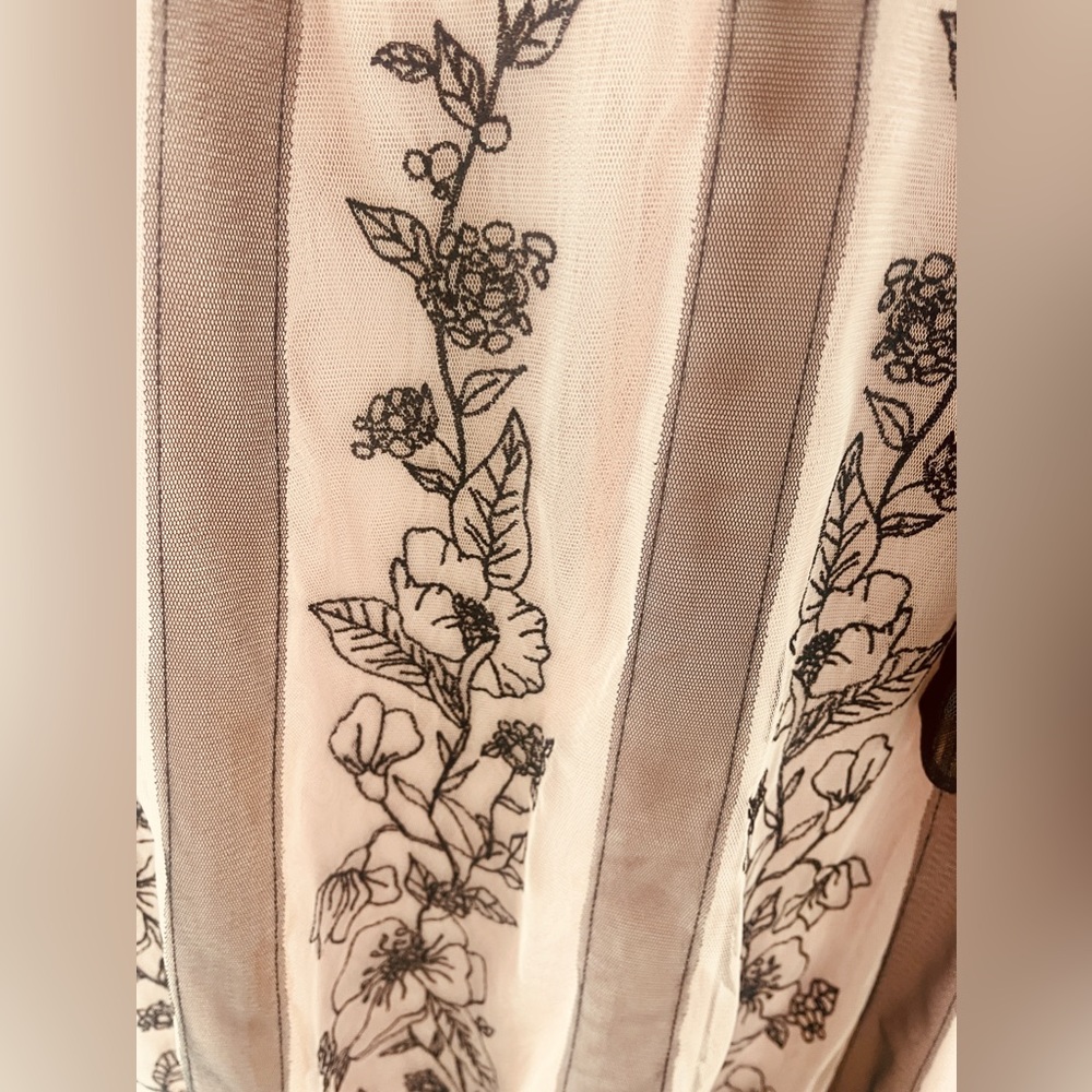 Beautiful, feminine strapless dress - Picture 6 of 6